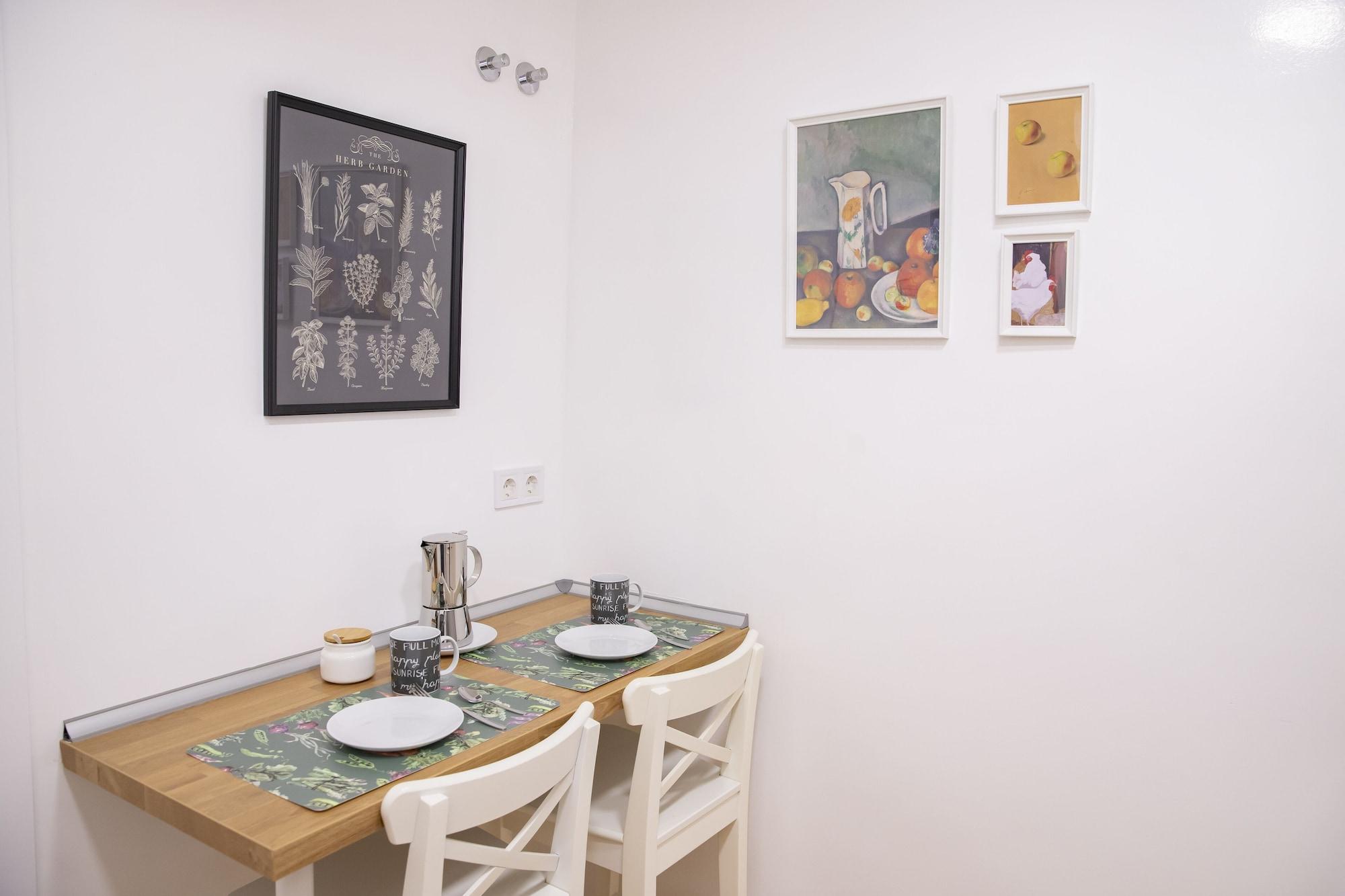Hostal Montaloya Madrid Exterior photo