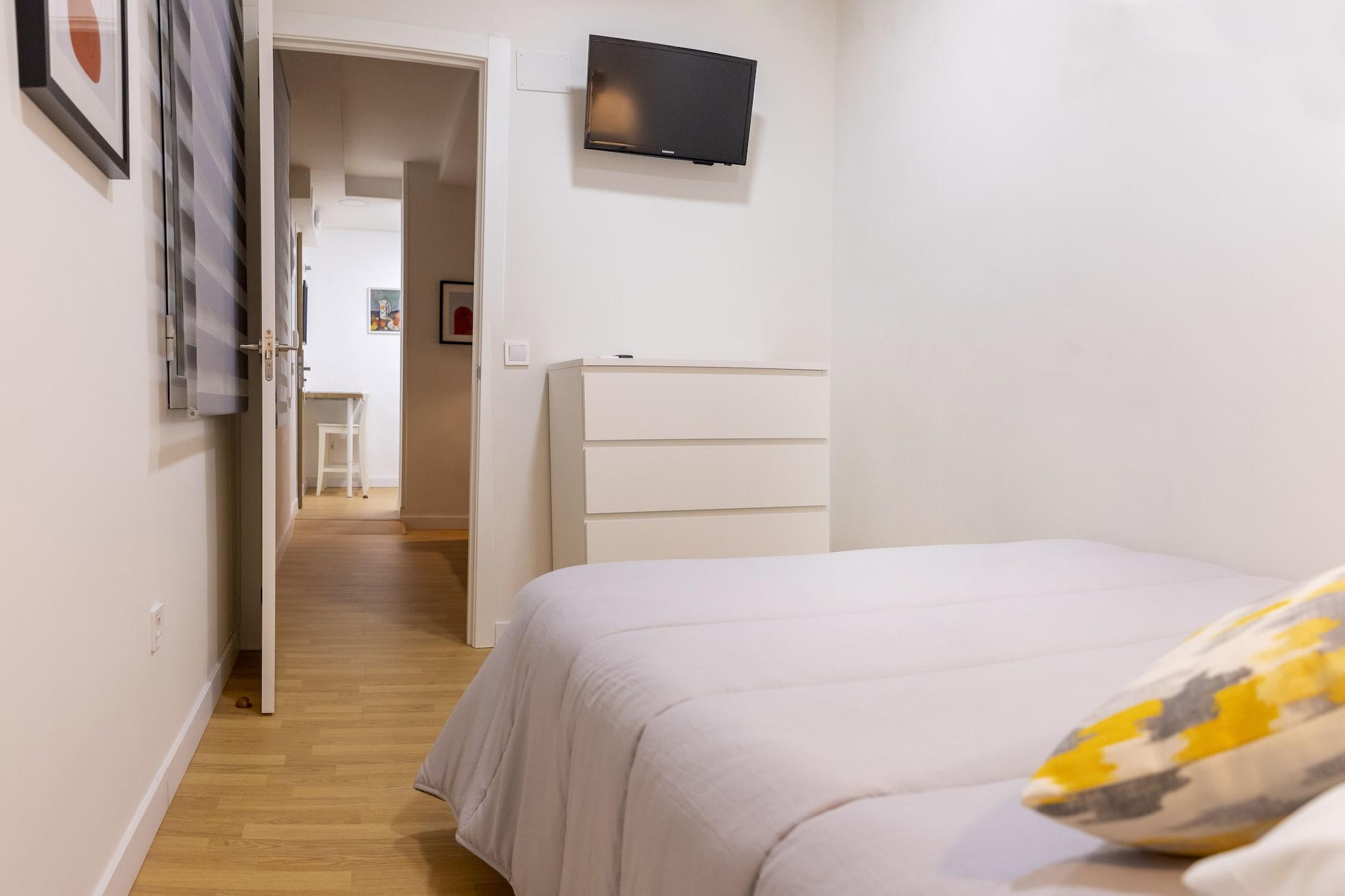 Hostal Montaloya Madrid Exterior photo