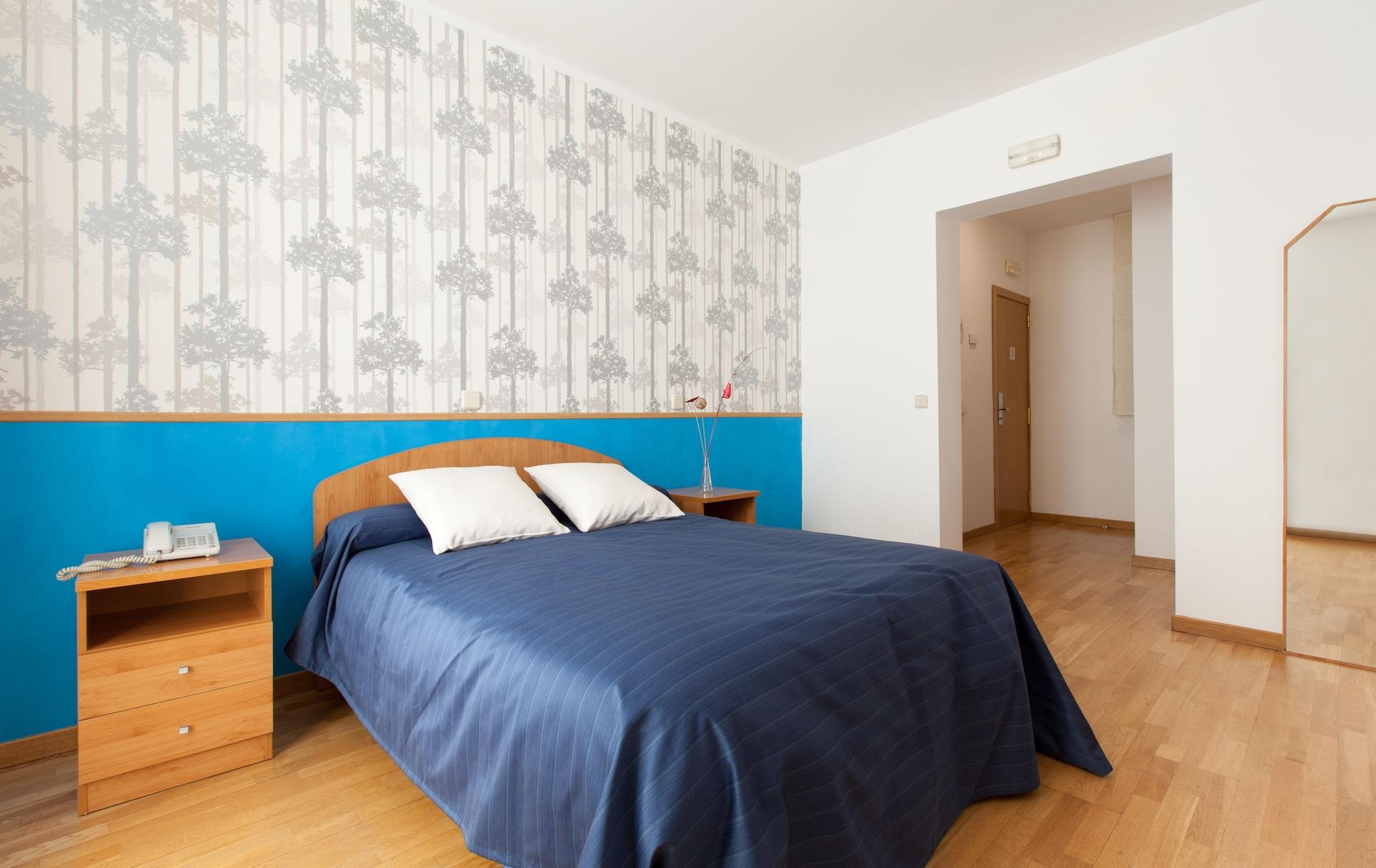Hostal Montaloya Madrid Exterior photo