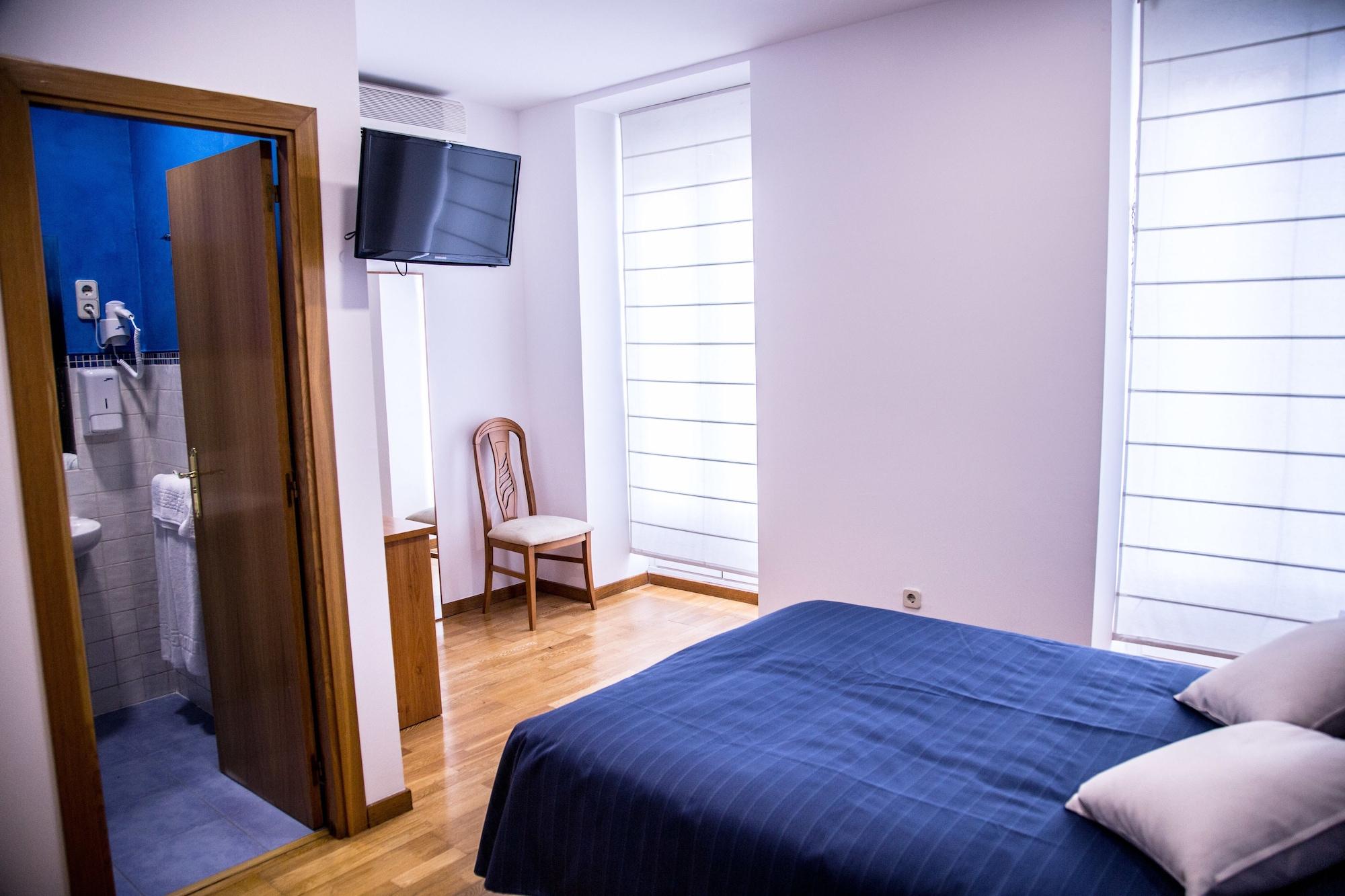 Hostal Montaloya Madrid Exterior photo
